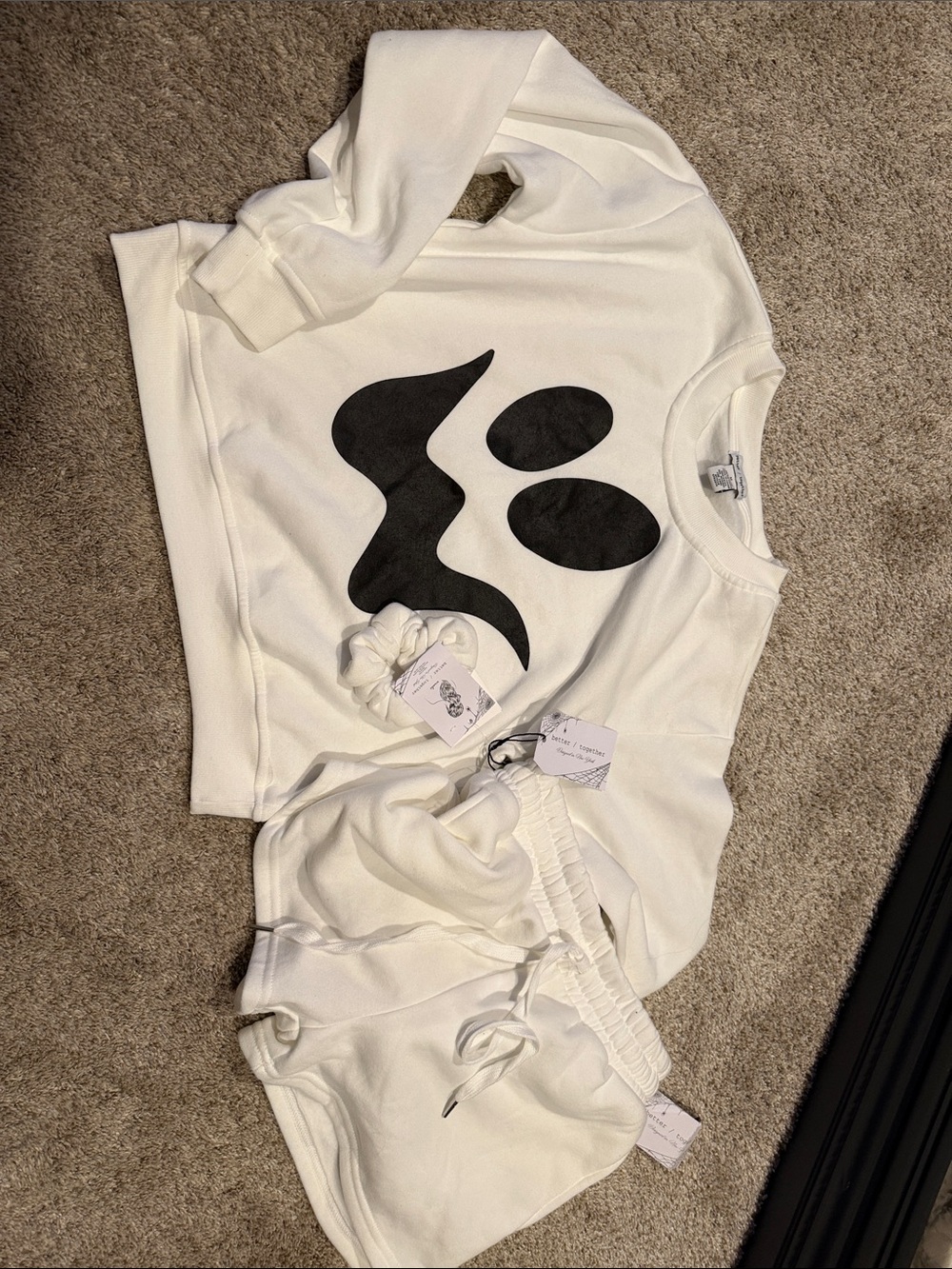 NWT Women’s medium Halloween pajamas and scrunchie